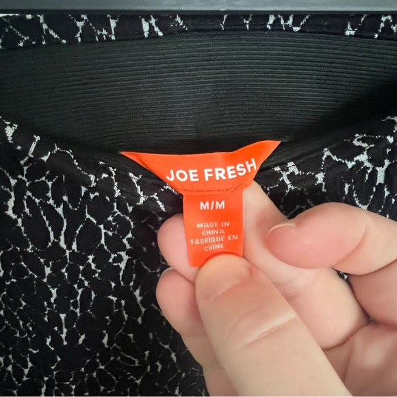 Elegant Black and White Pencil Skirt - Picture 3 of 4